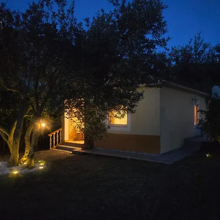 Vin&co Boutique House, Fenced Yard With Parking Space, Pet Friendly *